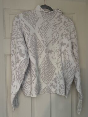 Soft Cream & Pale Lavender Mock Turtleneck Sweater from Express / Size Large/NWT